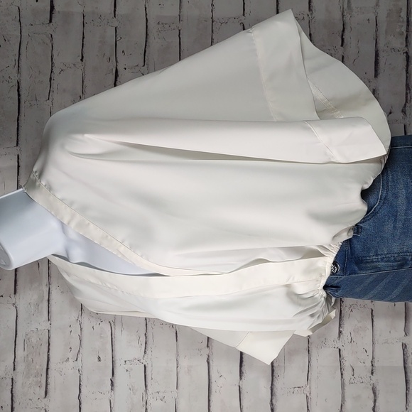 Fashion Nova V Neck Top - Picture 3 of 7